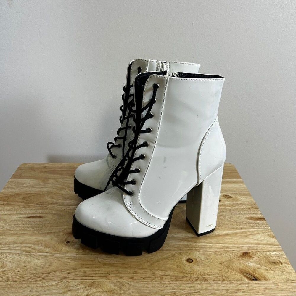 Wild Diva Womens White Patent Platform Boots Size 8 Chunky Heel Lace Up Booties